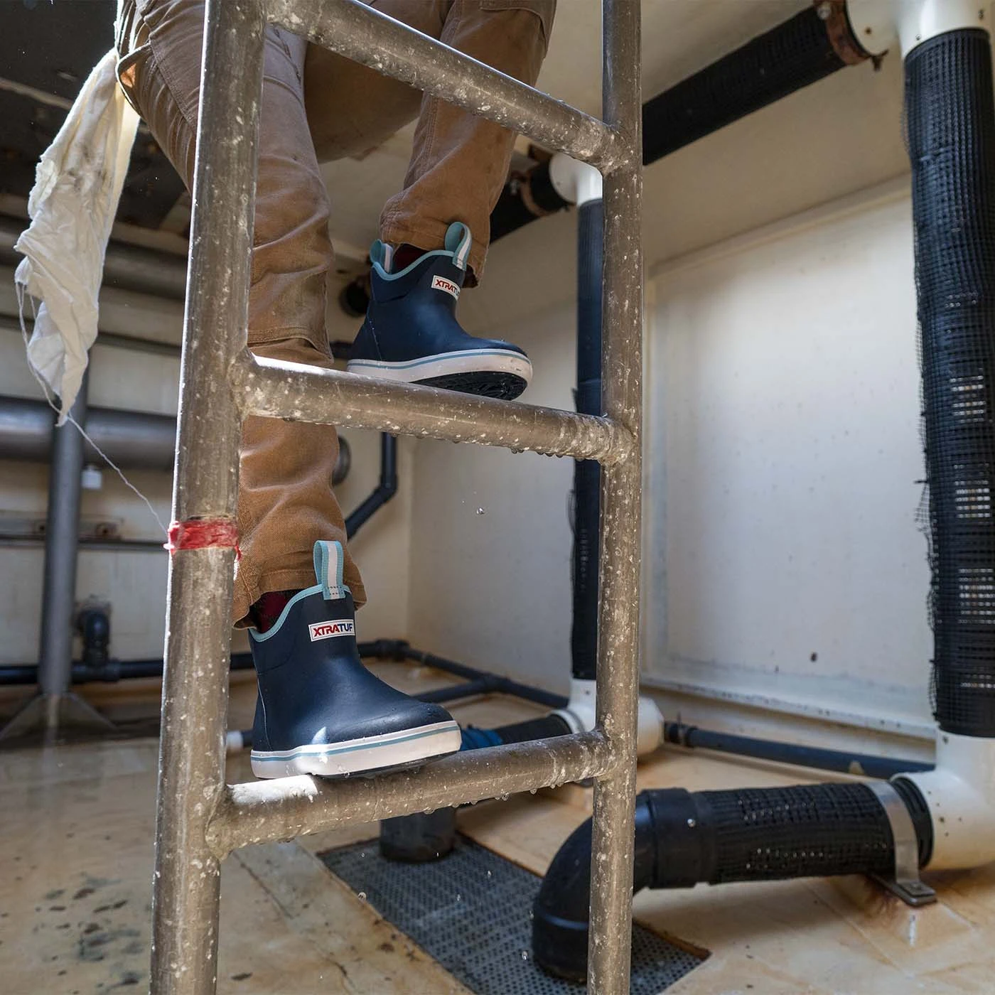 XTRATUF Ladies Navy Ankle Deck Boots XWAB-201 8 XTRATUF Ladies Navy Ankle Deck Boots XWAB-201 - Image 6